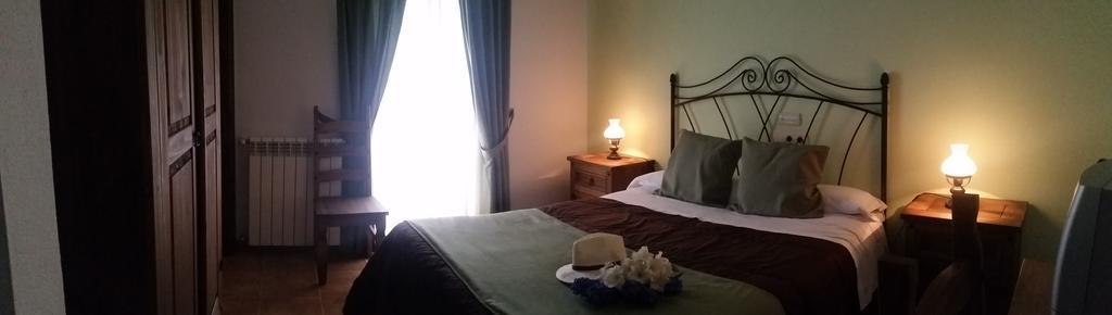 Hostal Rural La Casa Verde Cheles Ngoại thất bức ảnh